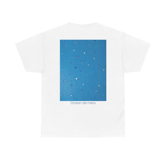 Tee-shirt blanc Mura, œuvre Océan de mers — porté