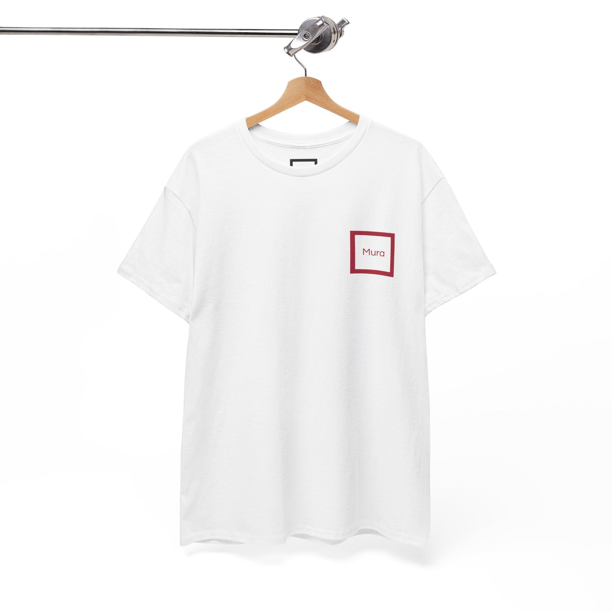 Tee-shirt blanc Mura, œuvre Océan de lave — porté