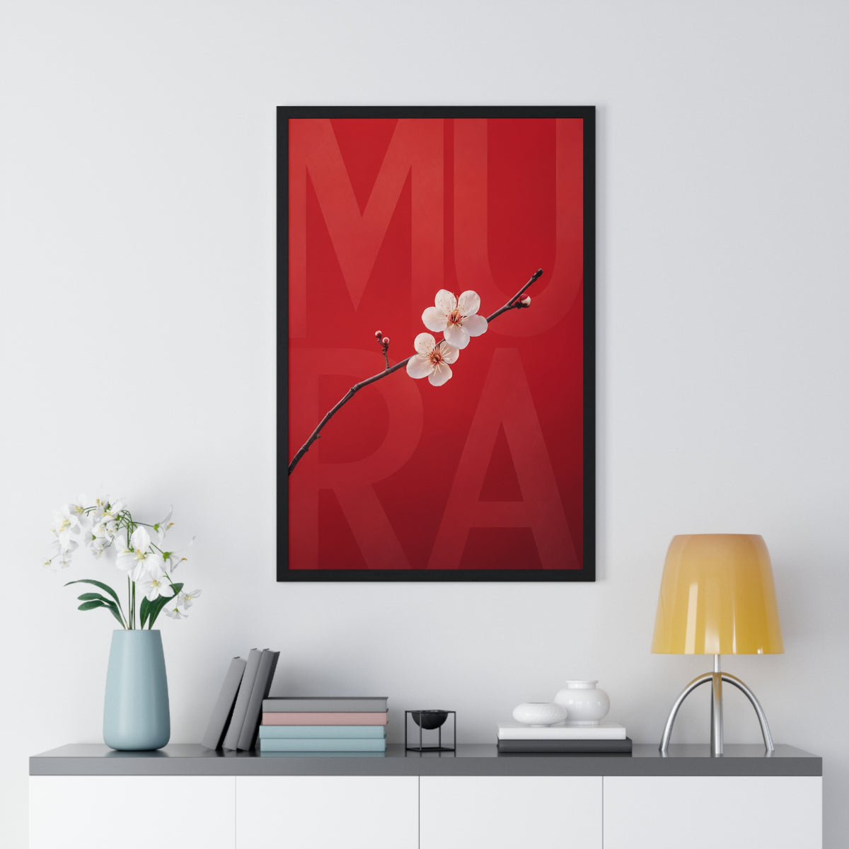 Vue du poster encadré Flower de Mura : branche de cerisier en fleurs sur fond rouge, lettres MURA ton sur ton