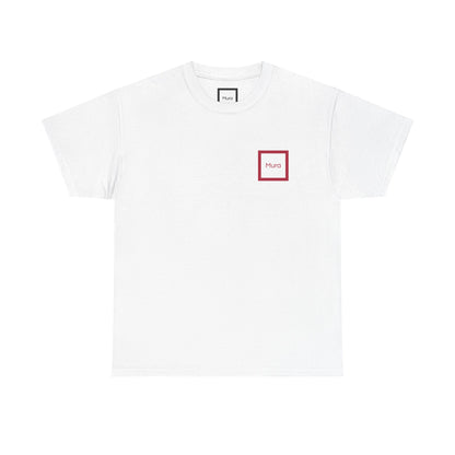 Tee-shirt blanc Mura, œuvre Océan de lave — porté