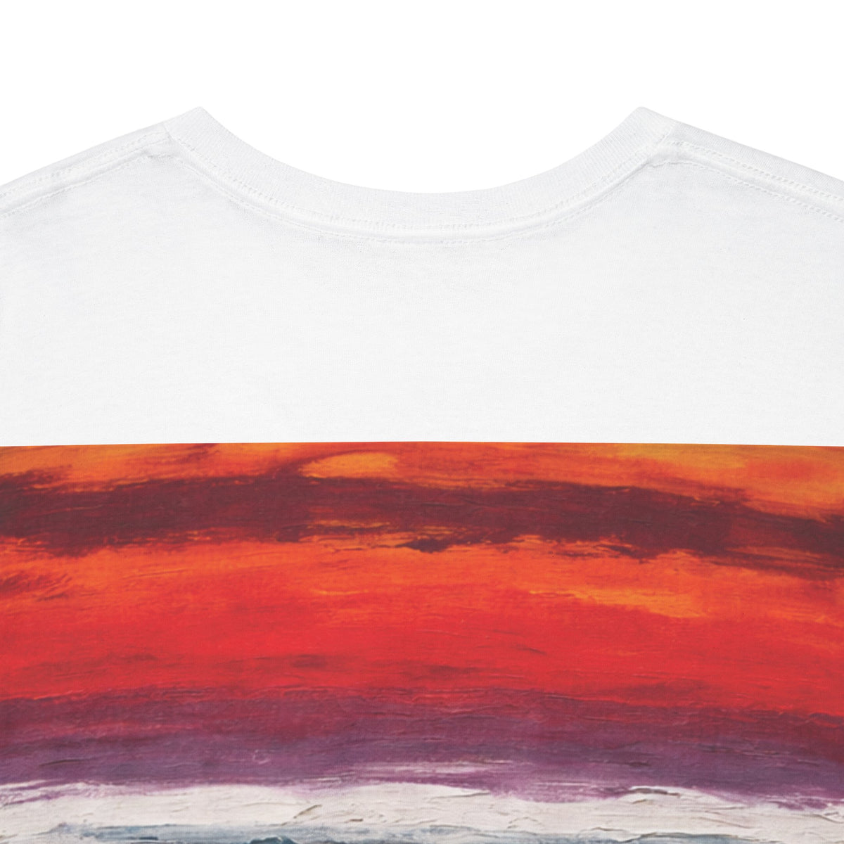 Tee-shirt blanc Mura, œuvre Egglephant — porté