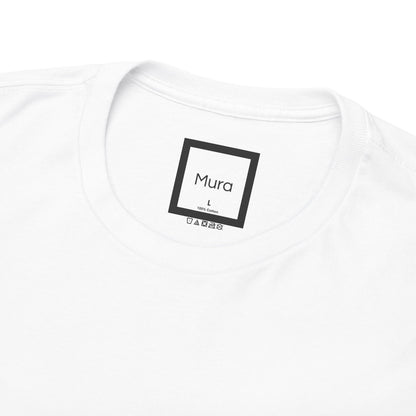 Tee-shirt blanc Mura, œuvre La colère se véhicule — porté