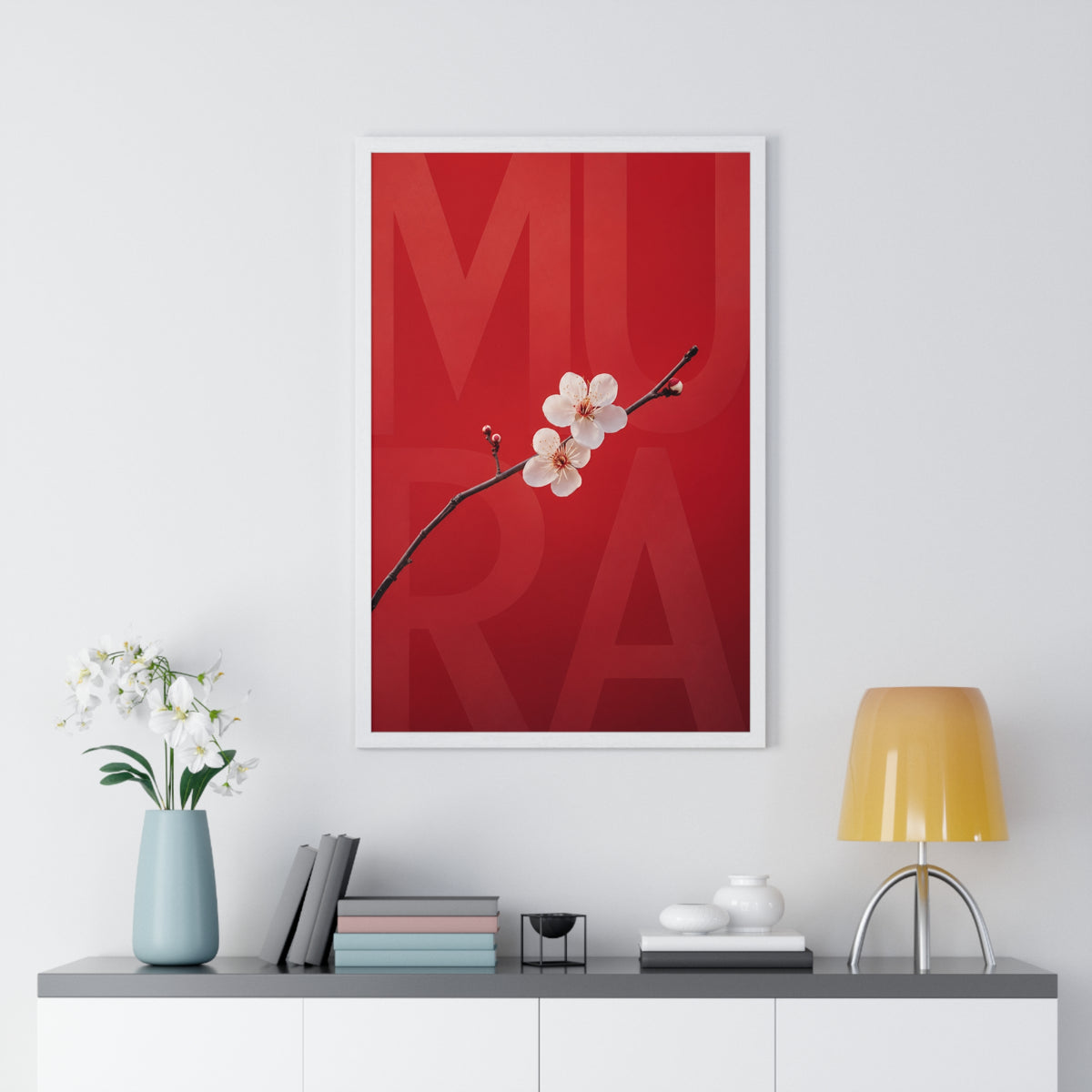 Vue du poster encadré Flower de Mura : branche de cerisier en fleurs sur fond rouge, lettres MURA ton sur ton