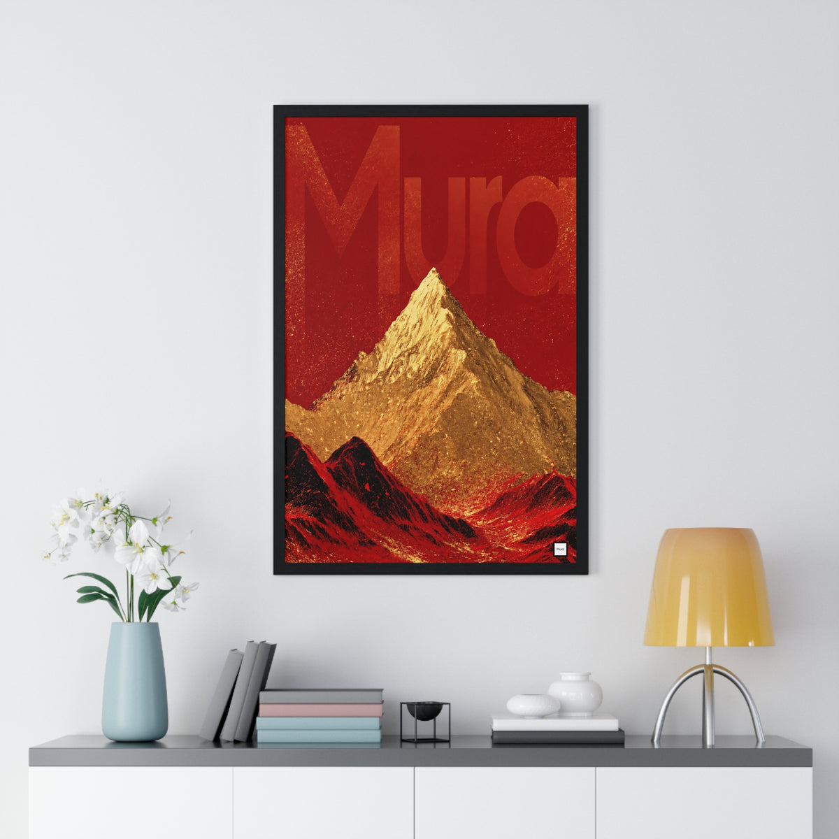 Vue du poster encadré Moutain de Mura : montagne dorée sur fond rouge texturé