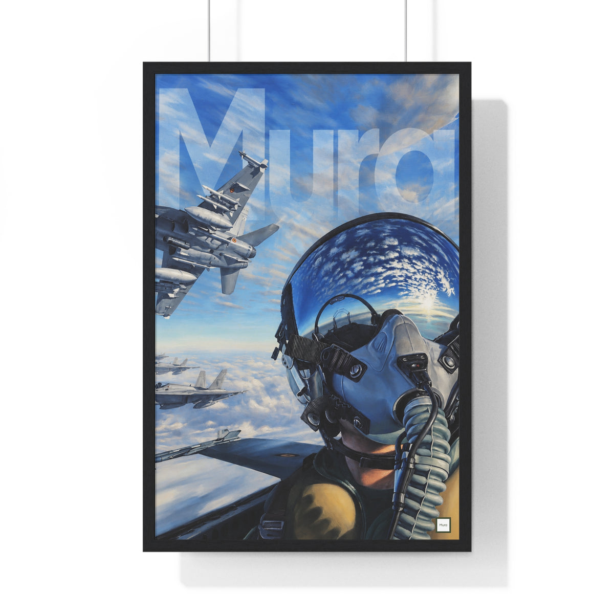 Poster encadré Pilote de Mura : pilote de chasse casqué, visière miroir et avions de combat dans le ciel bleu